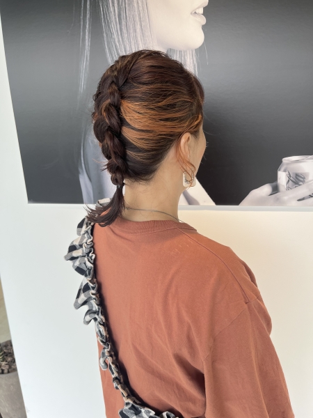 インナーカラーでヘアアレンジ