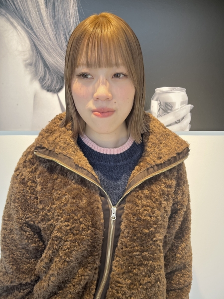 切りっぱなしボブベージュカラー